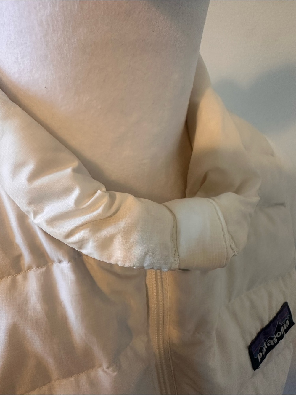 Patagonia Women's White Goose Down Puffer Vest Size XS - Picture 5 of 8